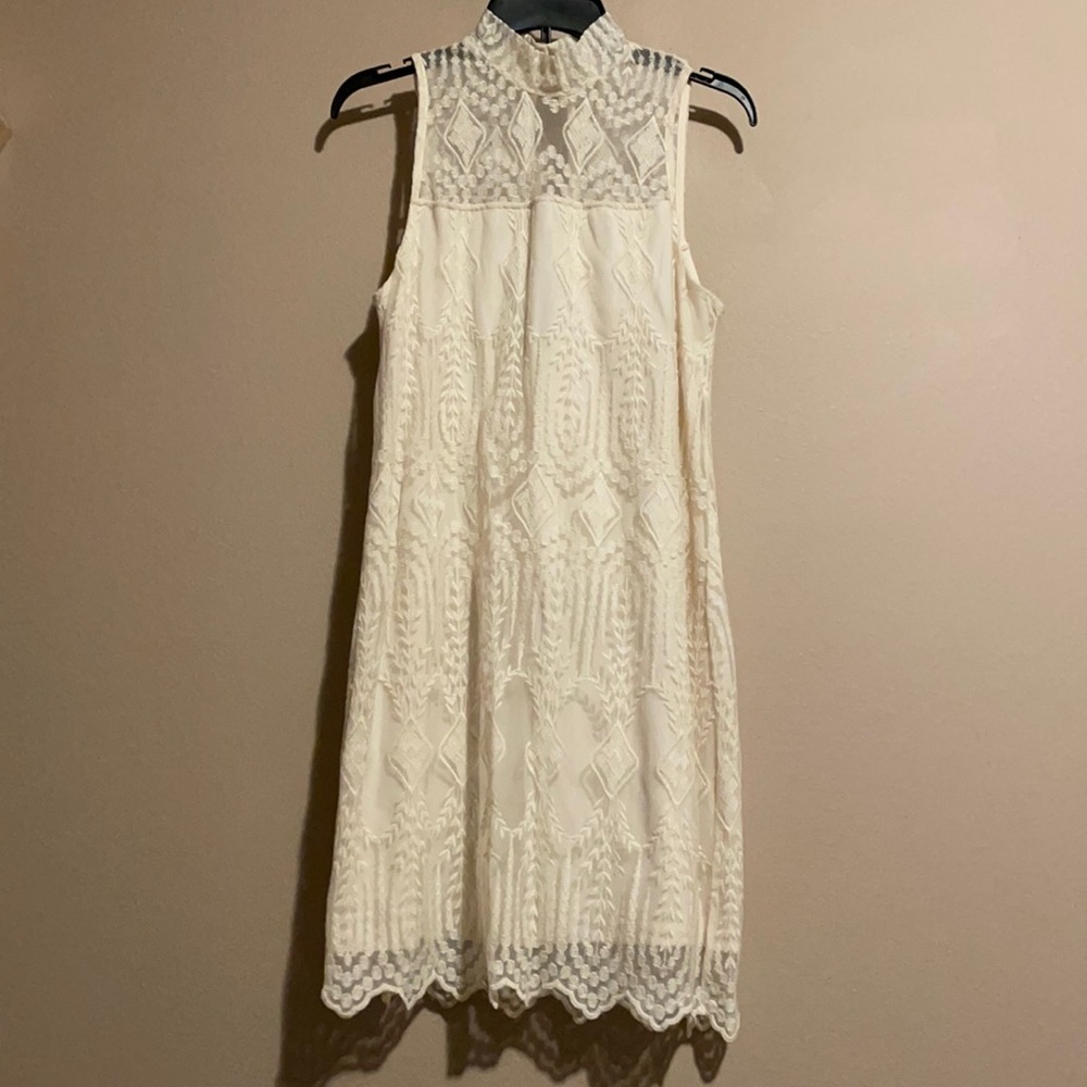 High neck, white lace dress. Size small. Brand maurices.